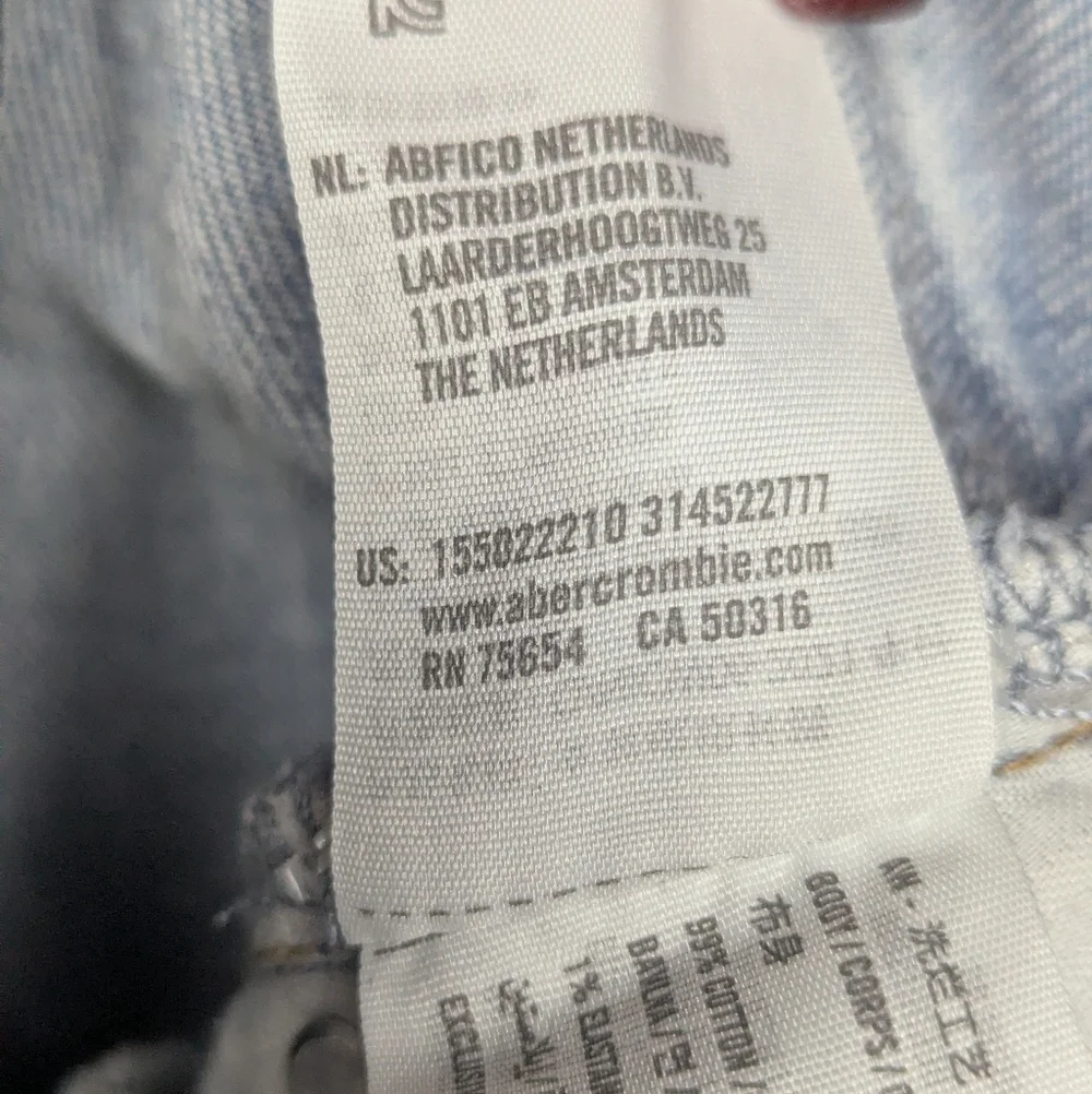 Abercrombie & Fitch Jeans Size 28/6 90s Straight Leg Ultra High Rise Distressed